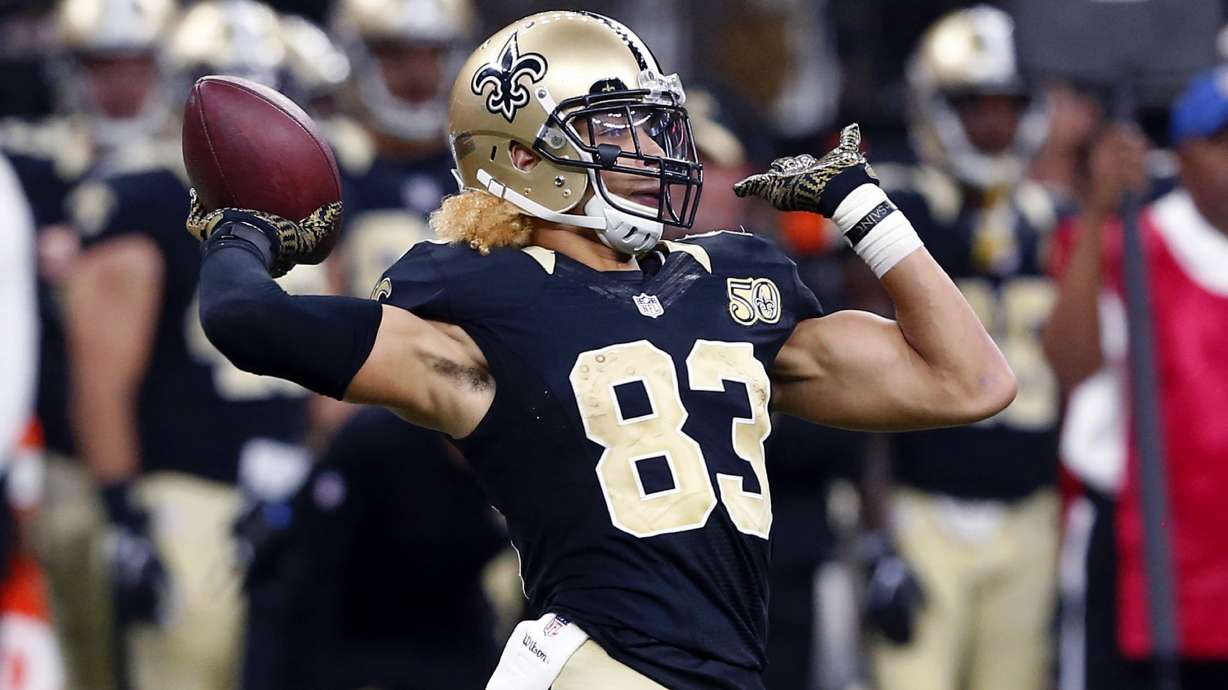 Saints' prolific day features trick play in rout of Rams