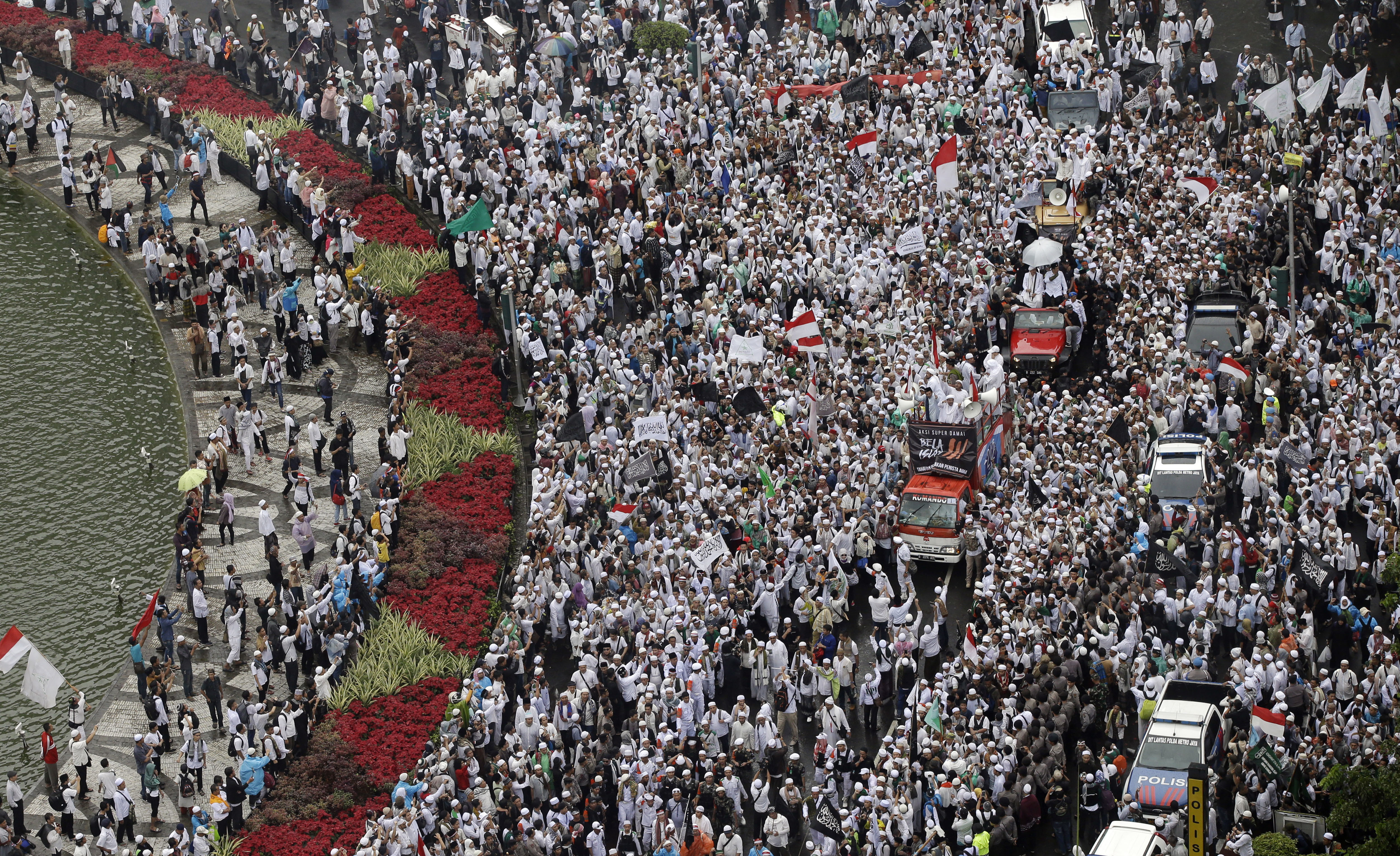 Indonesia blasphemy protest draws 200,000; ends peacefully