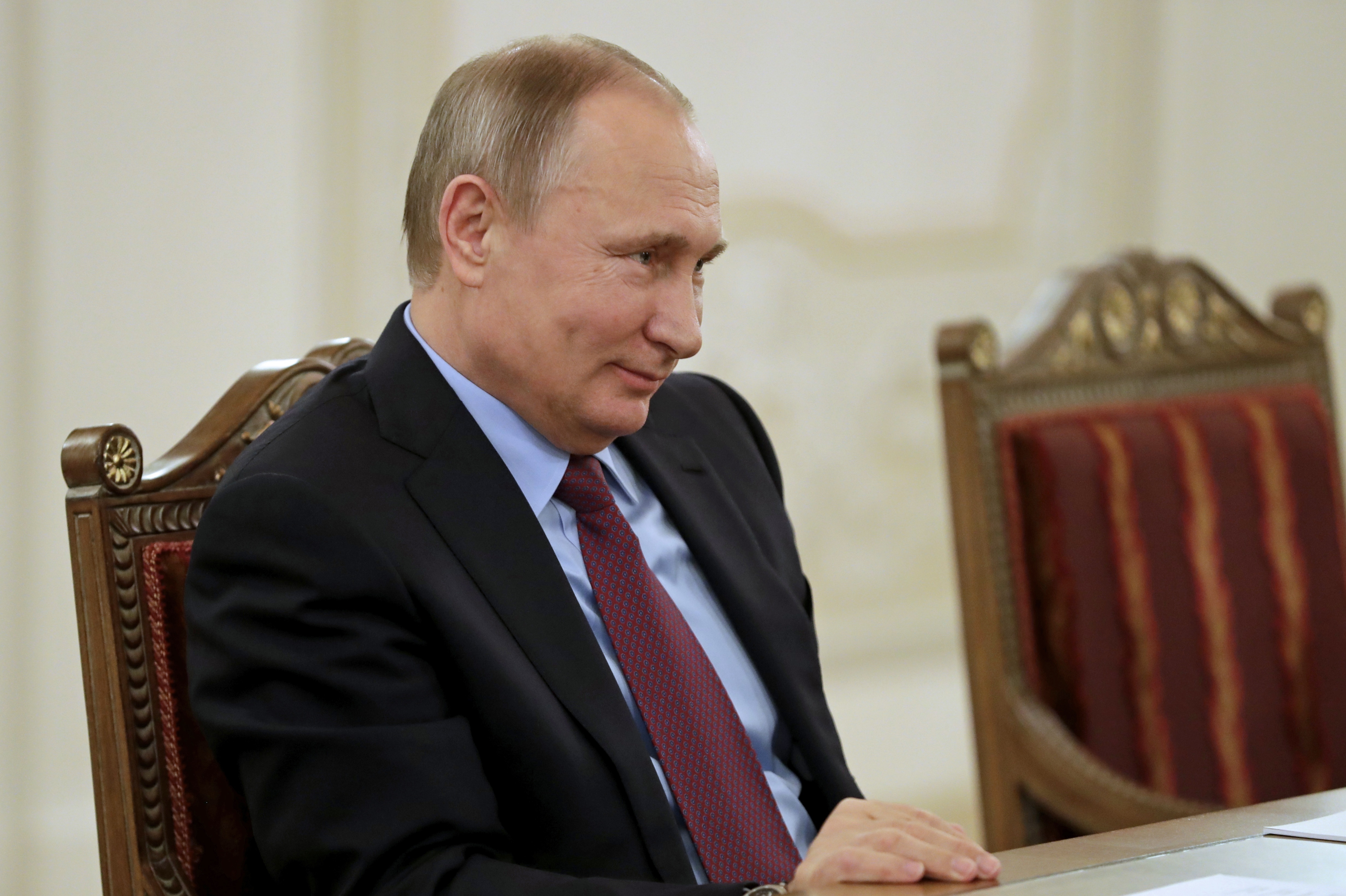 Japan's foreign minister, Putin meet ahead of Tokyo visit