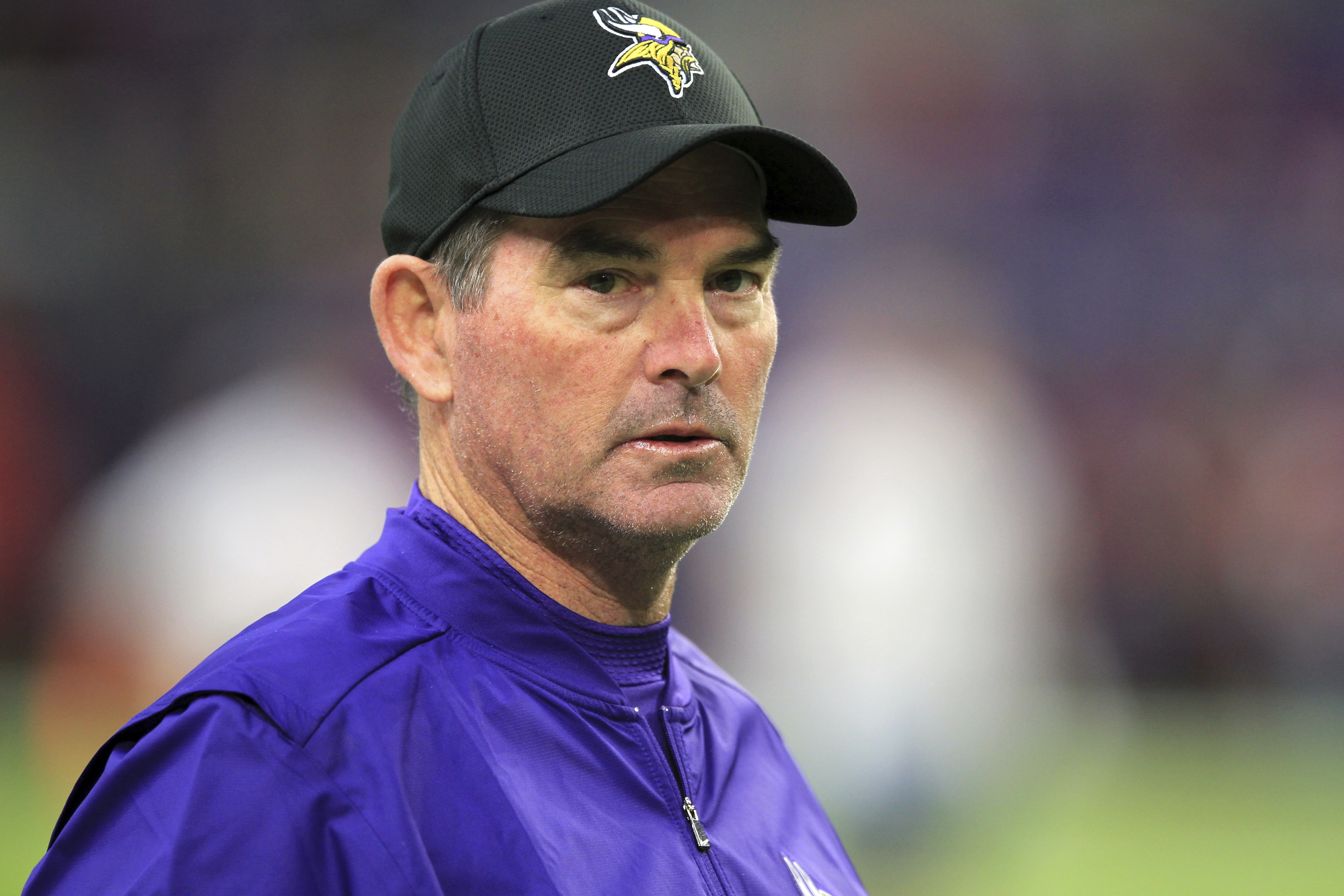 Vikings coach Mike Zimmer returns after eye surgery
