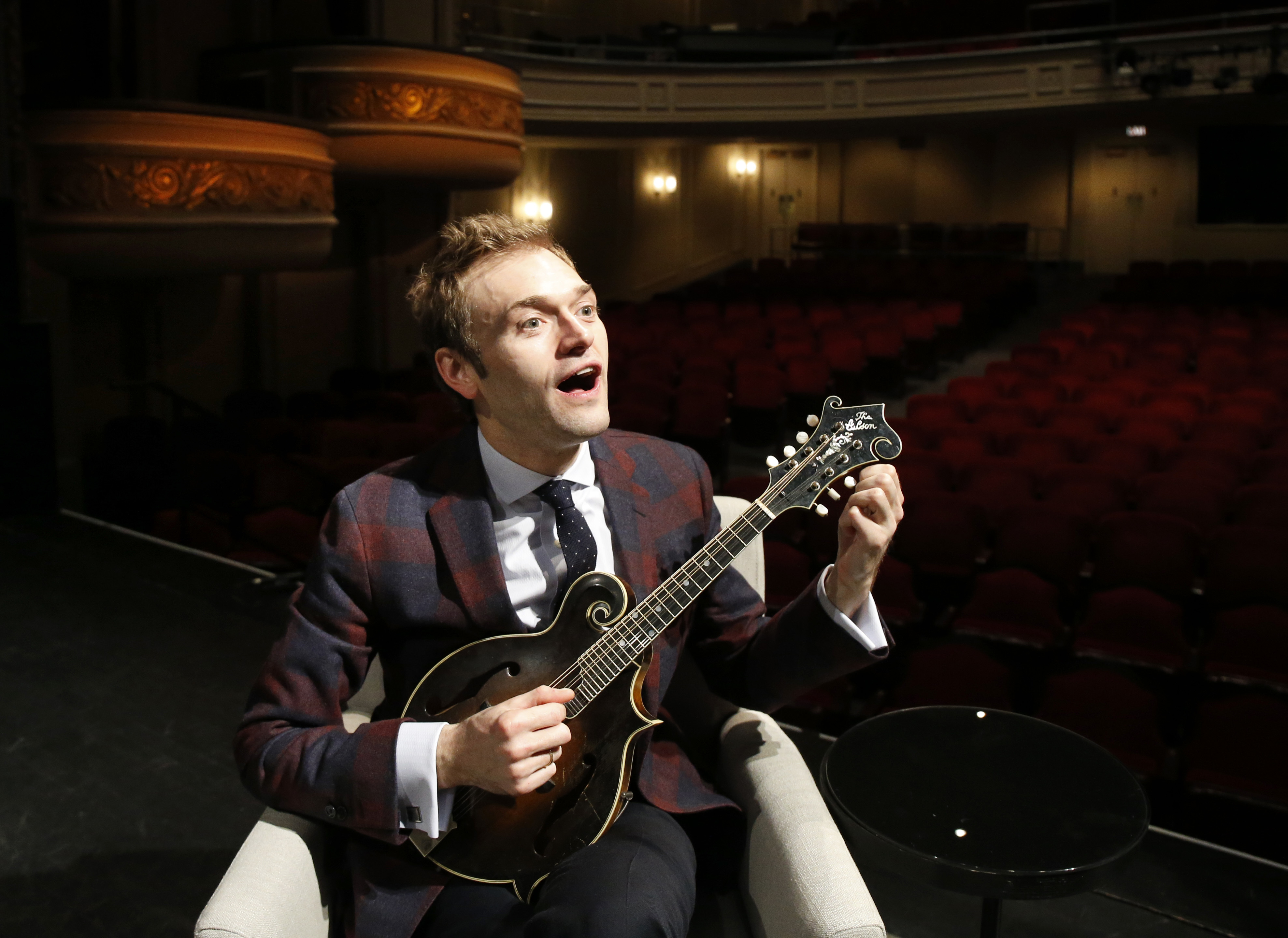 Mandolin whiz Thile brings younger crowd to 'Prairie Home'