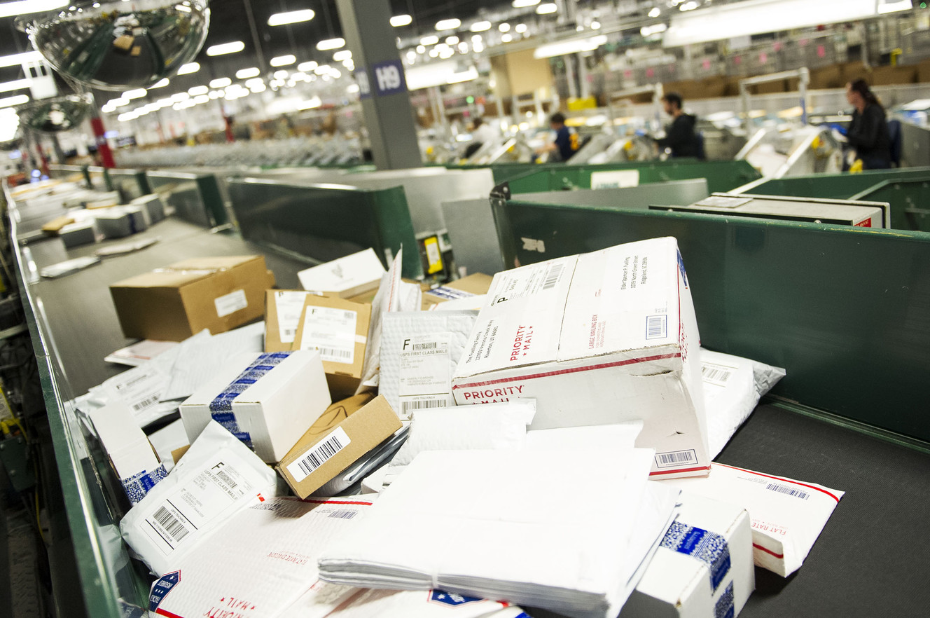 US Postal Service prepares for record-breaking Christmas