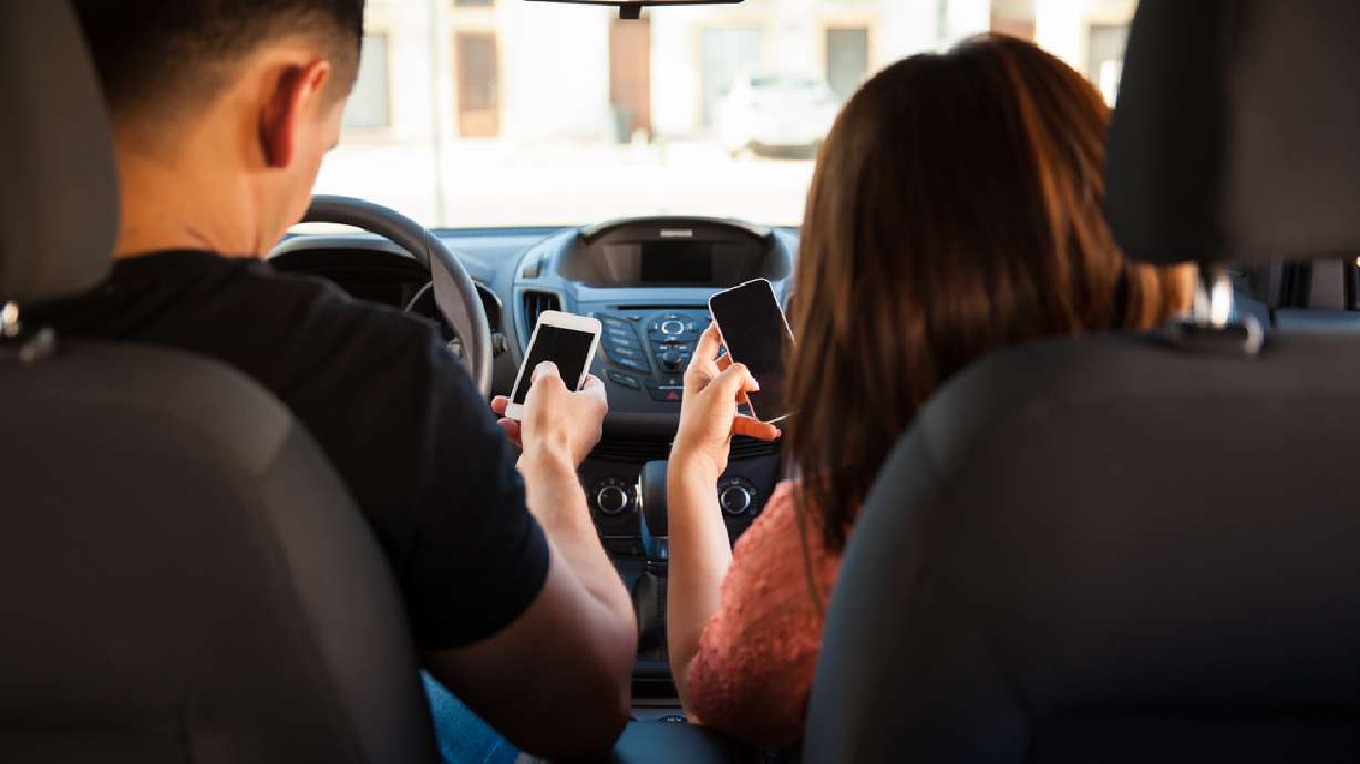 6 ways to discourage your teen from texting and driving