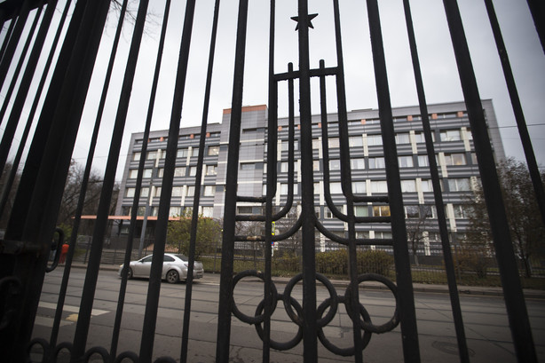 A car stands is front of Russia's national drug-testing laboratory in Moscow, Russia, Friday, Nov. 13, 2015. Photo: AP Photo