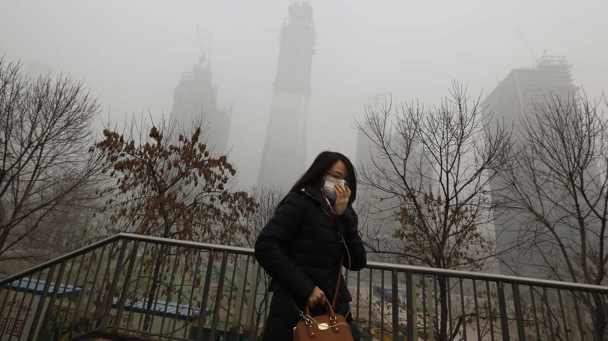 Smog chokes Chinese cities, grounding flights, closing roads