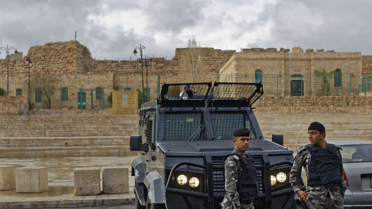 4 Jordanian police killed in clash with gunmen during raid