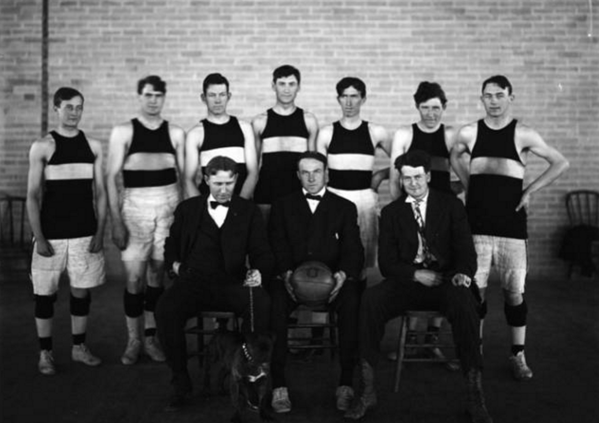 A picture of the University of Utah basketball team, coaches and mascot taken on Feb. 9, 1909. (Photo: Utah State Historical Society)