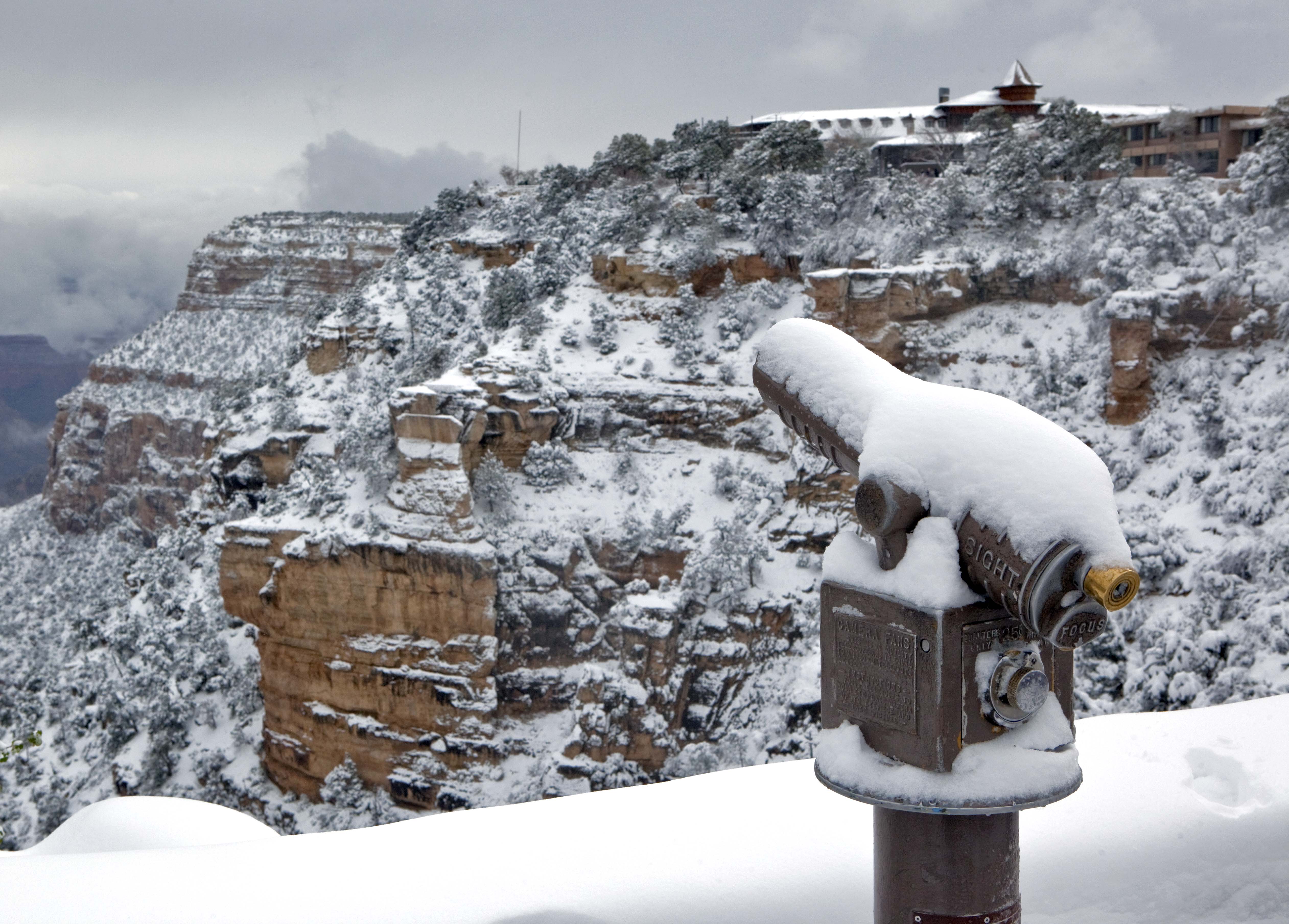 Searchers rescue family stranded in snow near Grand Canyon