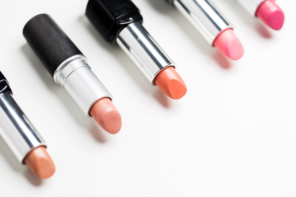 FDA suggests limit on lead in lipstick, other cosmetics