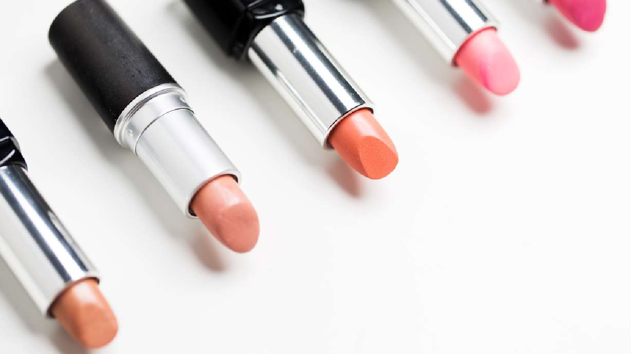FDA suggests limit on lead in lipstick, other cosmetics