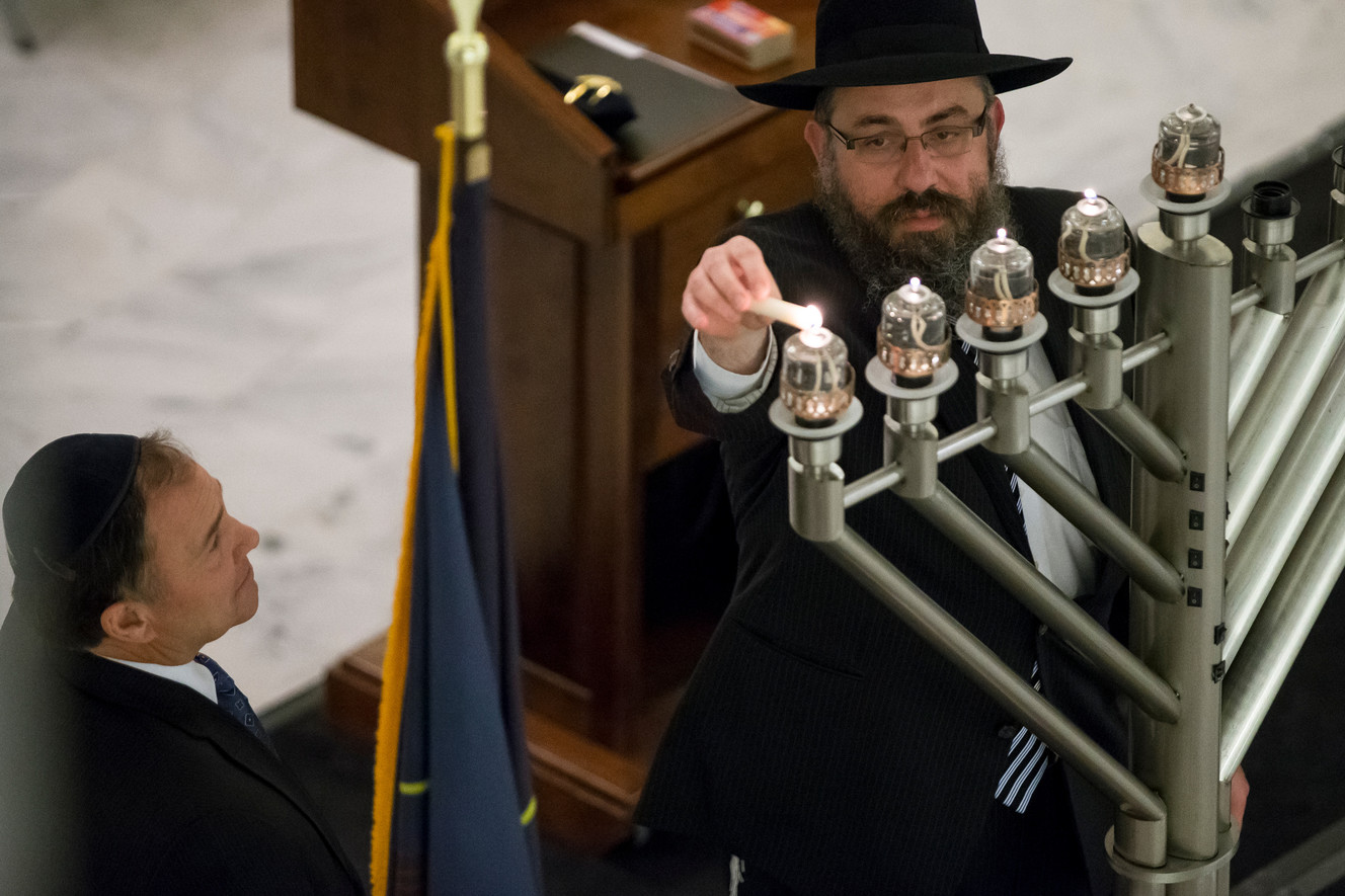 'A festival of light': Jewish community celebrates Hanukkah with governor at Capitol