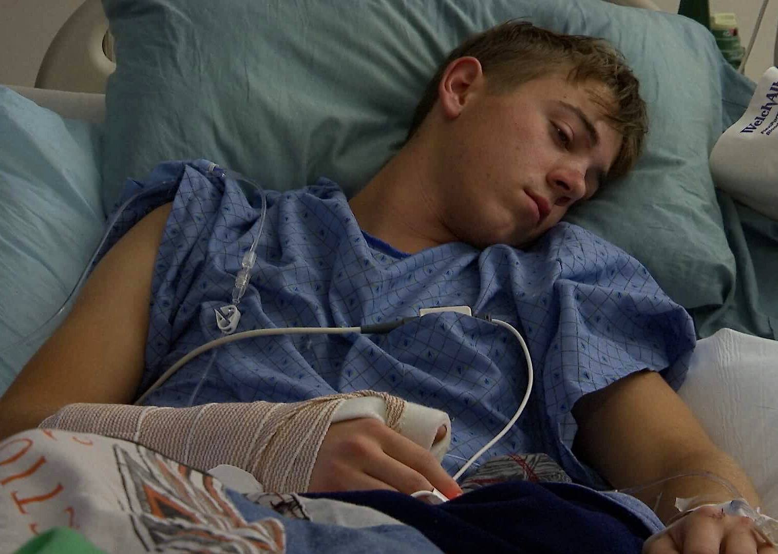 Teen hospitalized after falling off 2-story house while removing Christmas lights