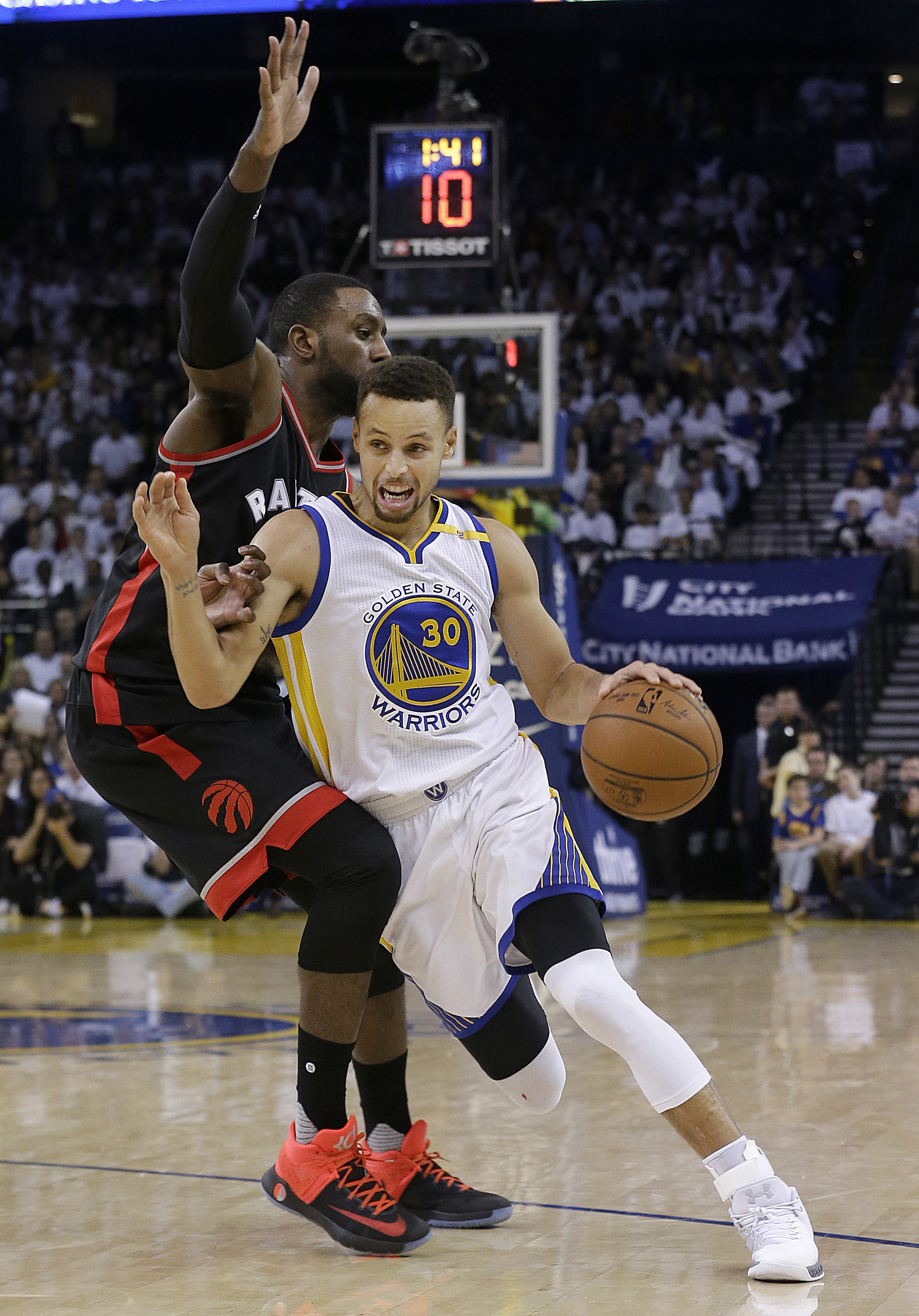 Steph Curry sneakers raise $45,201 for Oakland fire victims