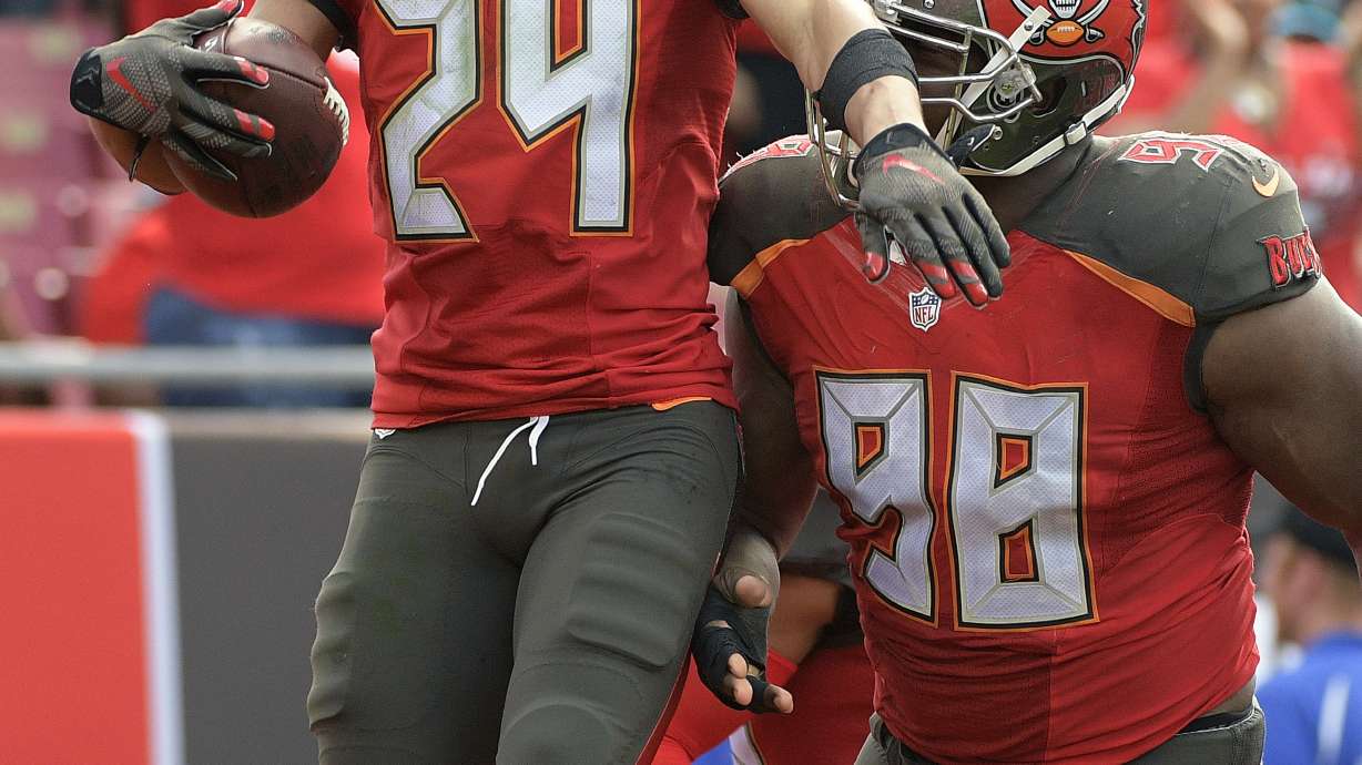 Bucs hold off Panthers 17-16, finish with winning record