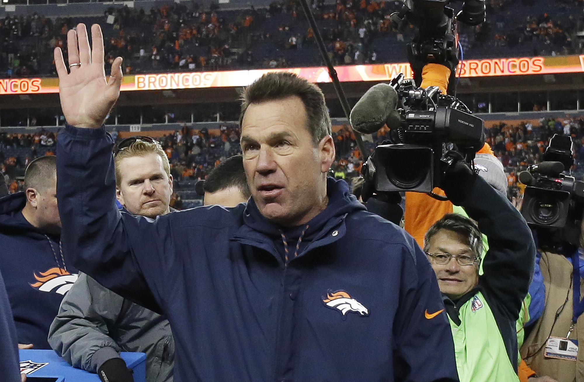 Broncos coach Gary Kubiak officially steps down