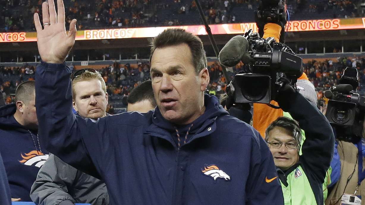 Broncos coach Gary Kubiak officially steps down
