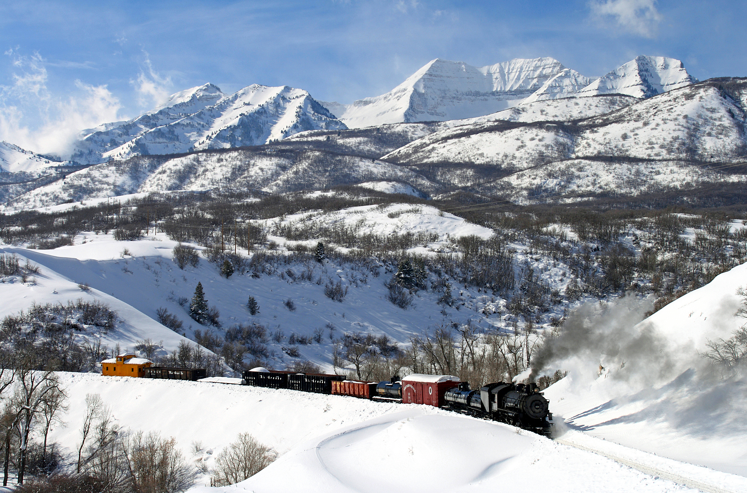 A special freight train of the Heber Valley Railroad is photographed just below Deer Creek Dam, February 6, 2008. (Photo: Deseret News Archive)