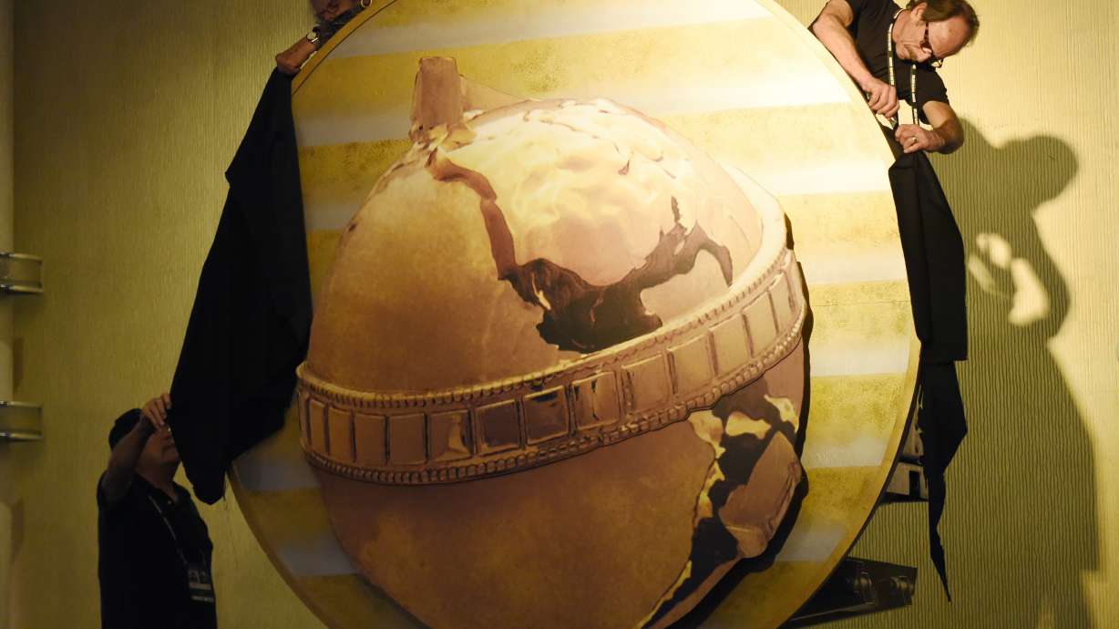 Will Hollywood be in the mood to party at Golden Globes?