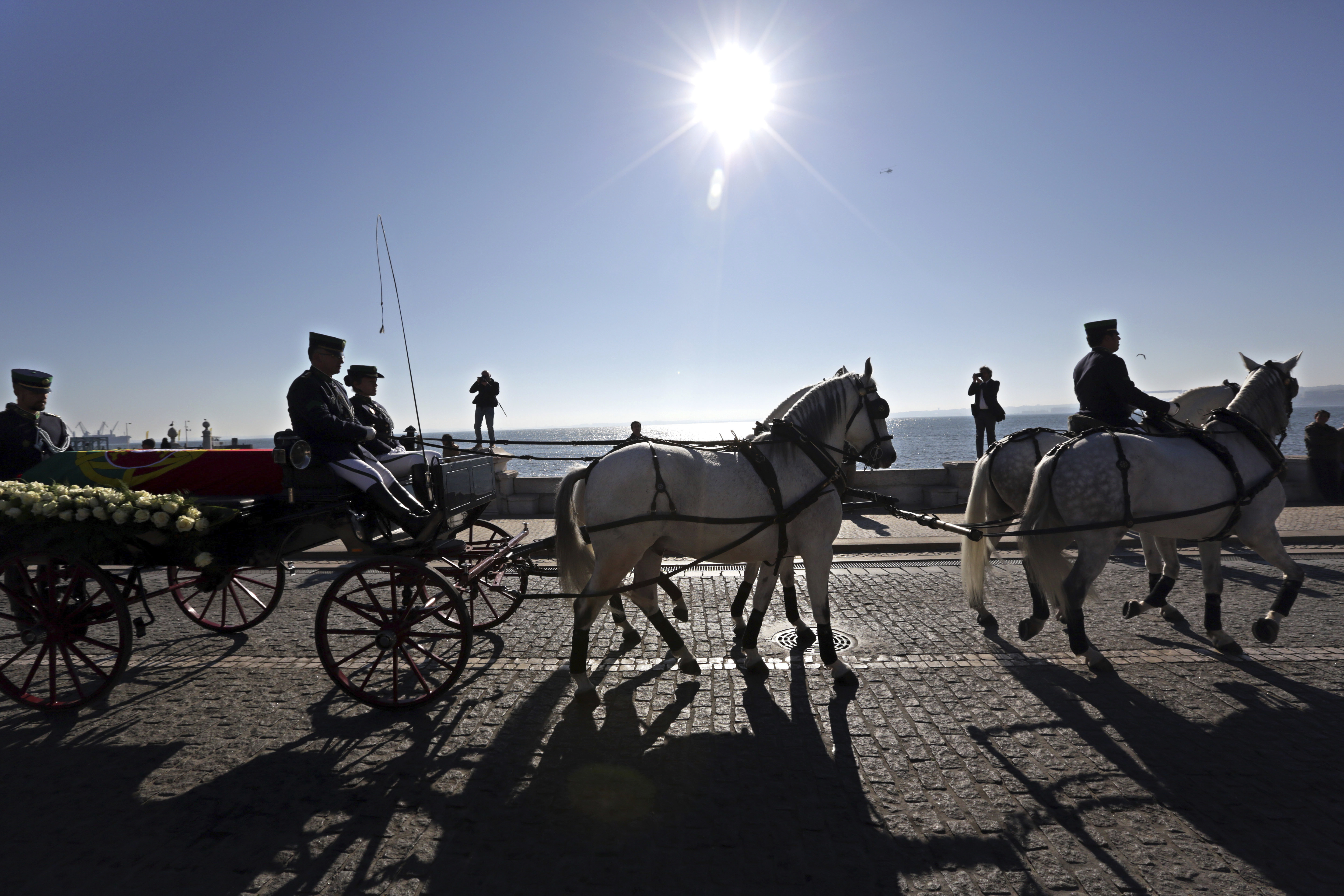 Foreign dignitaries attend funeral of former Portugal leader