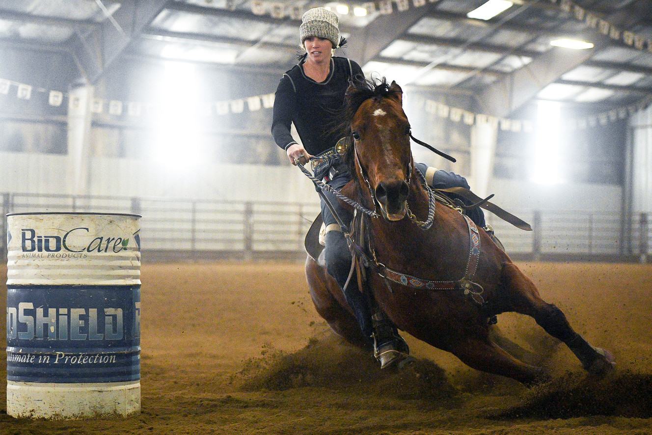 Utah barrel racer overcomes paralysis to earn pro card