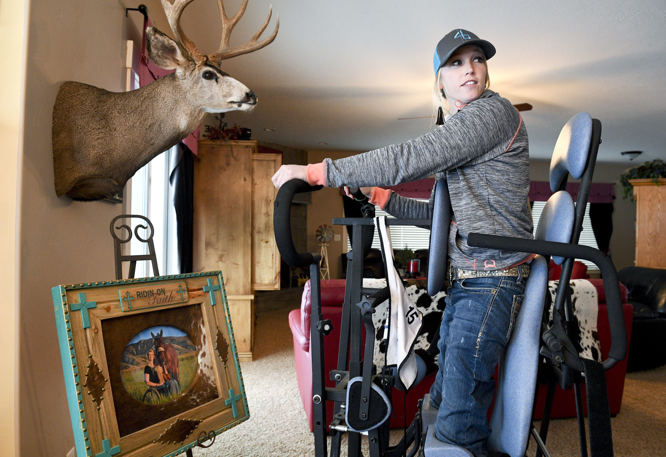 Utah barrel racer overcomes paralysis to earn pro card