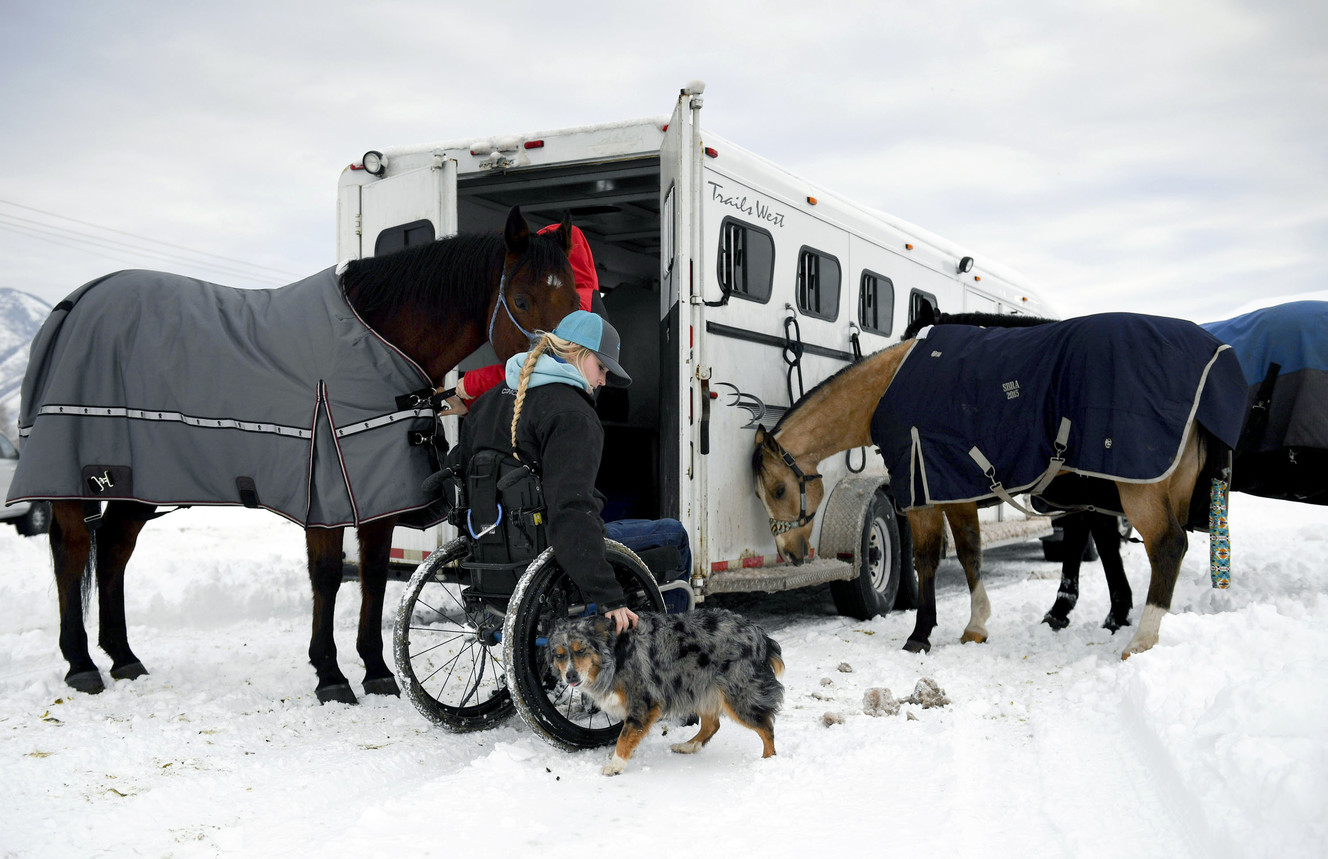 Utah barrel racer overcomes paralysis to earn pro card