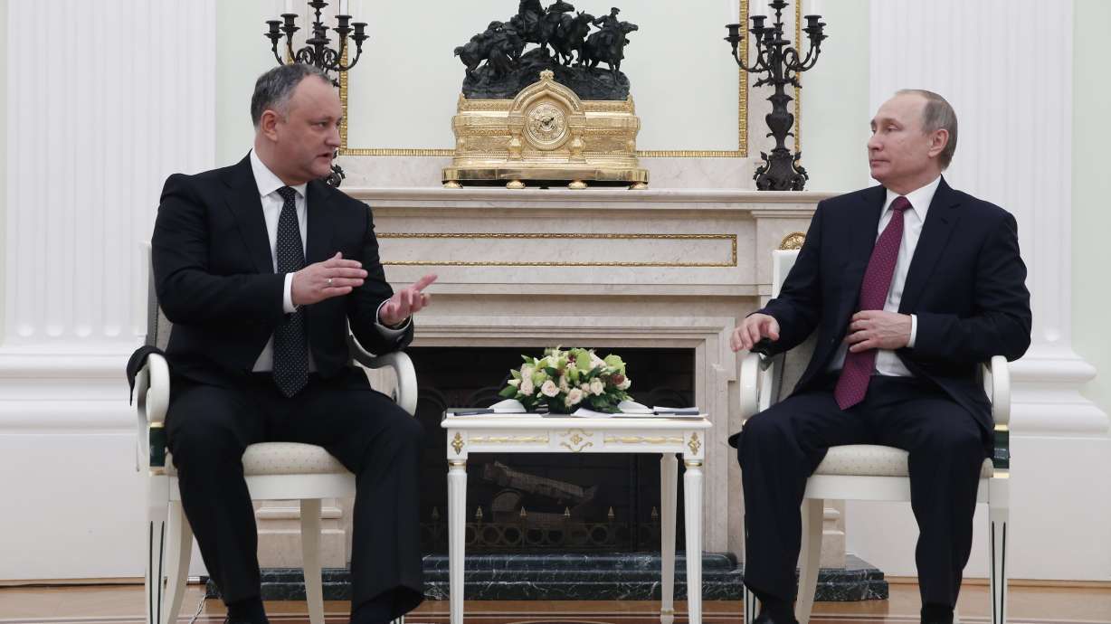 Moldovan president visits Russia, hints of ending EU pact