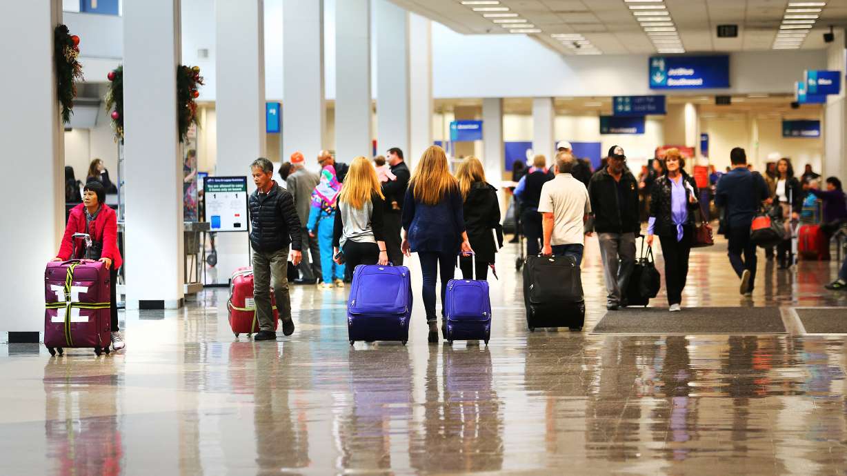 Make Your Week: Strangers' kindness meant the world to 2 airline passengers