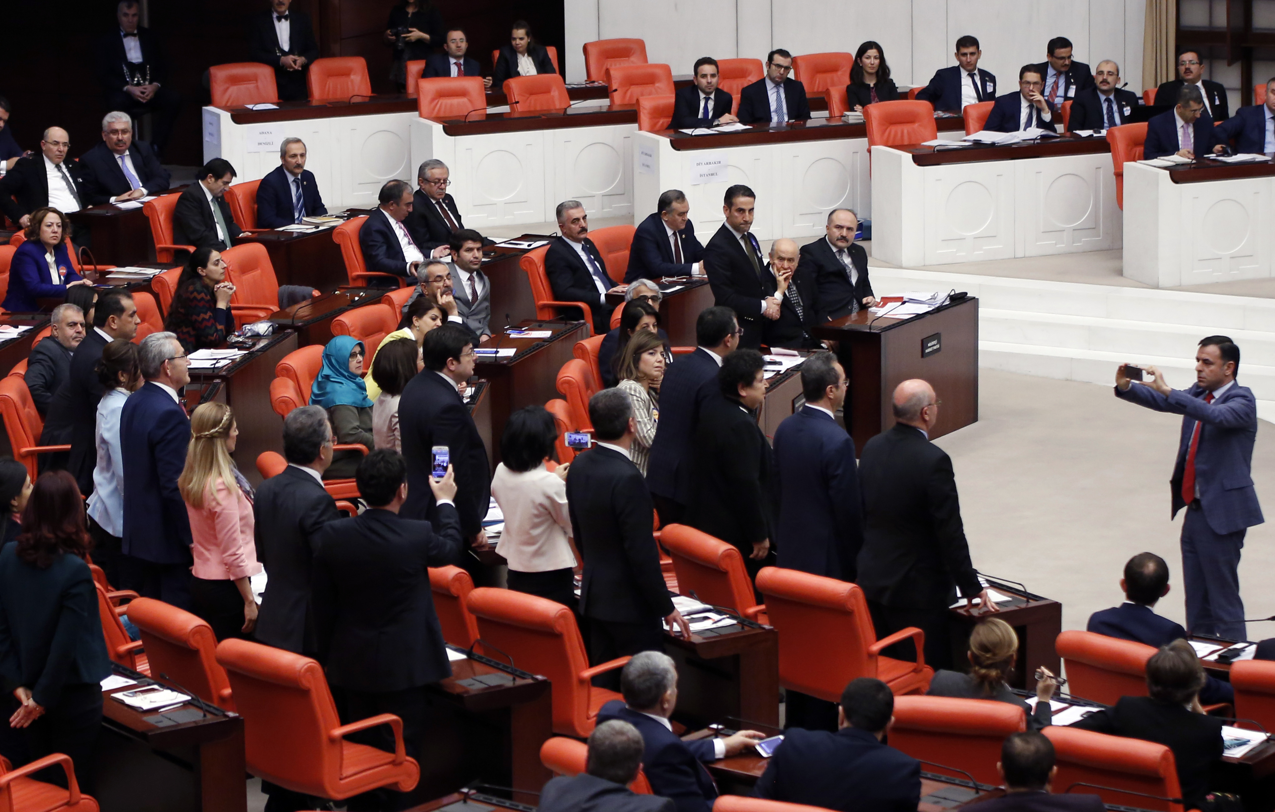 Turkish lawmaker chains self to rostrum, sparks new brawl