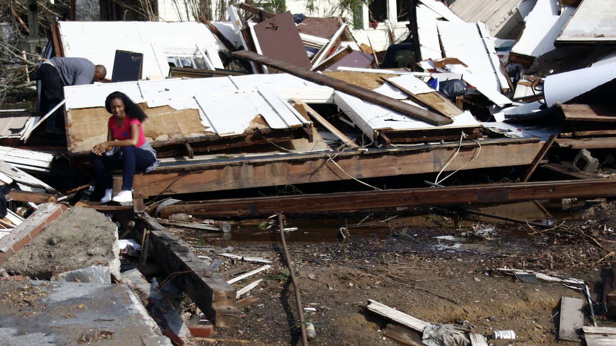 4 dead after tornado rips through south Mississippi