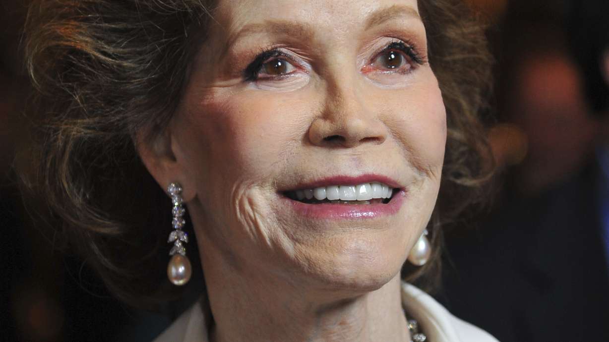 Mary Tyler Moore, who changed depiction of women, dies at 80