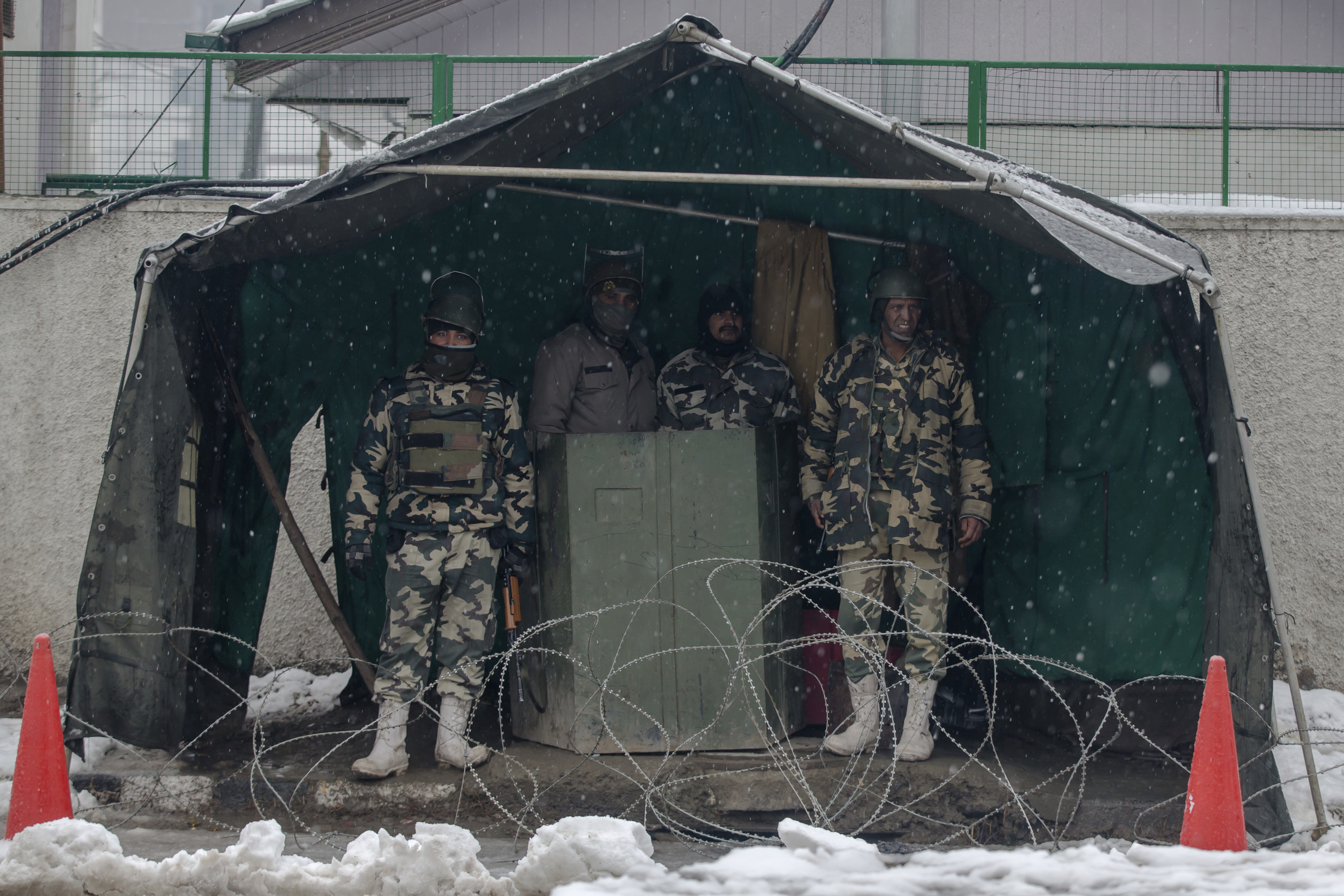 India military death toll rises to 14 in Kashmir avalanche