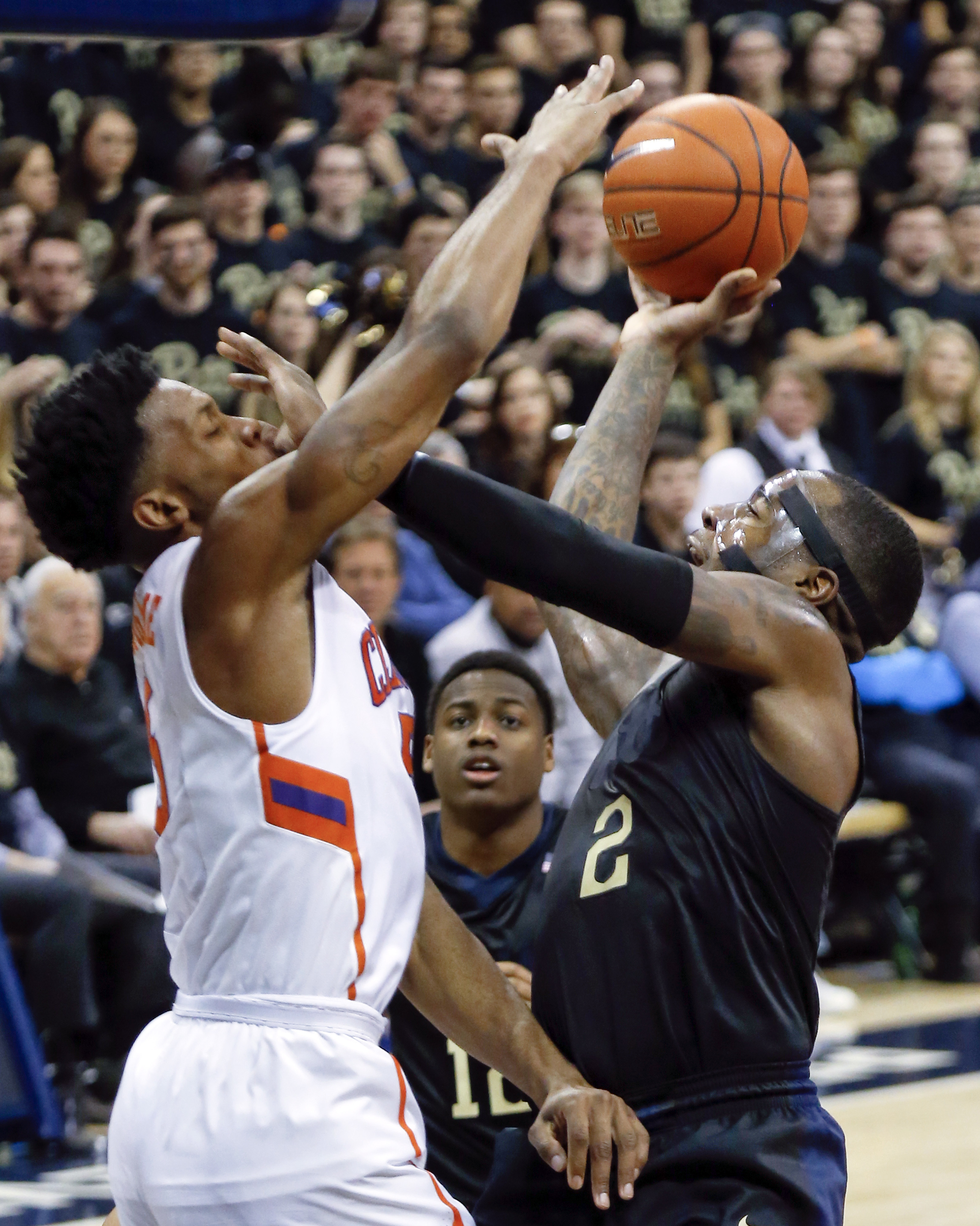 Clemson tops Pitt 67-60 to end 6-game losing streak