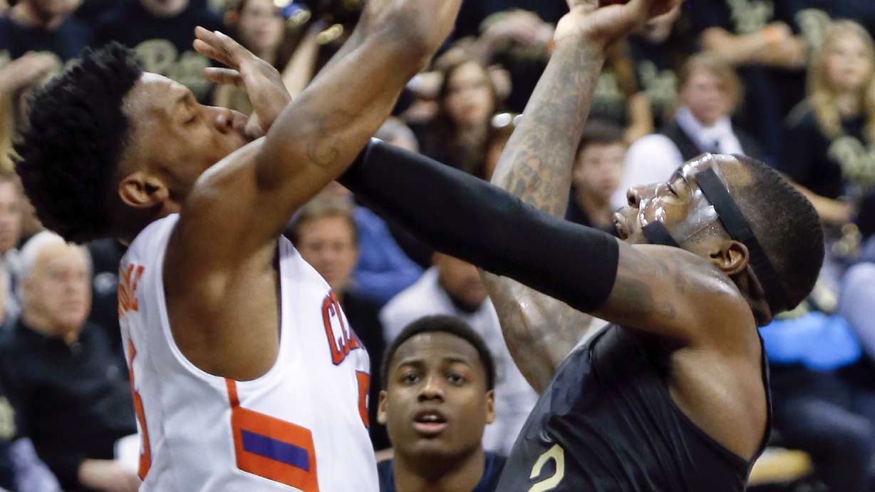 Clemson tops Pitt 67-60 to end 6-game losing streak