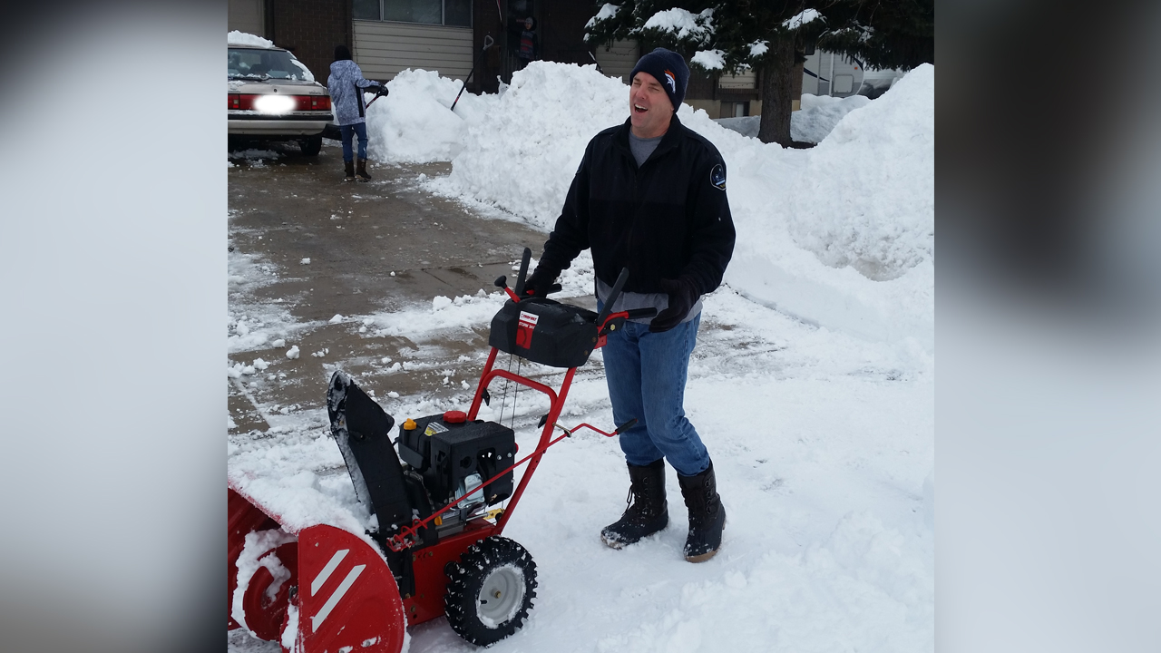 Make Your Week: Rivals rally around coach, officers plow snowy driveways
