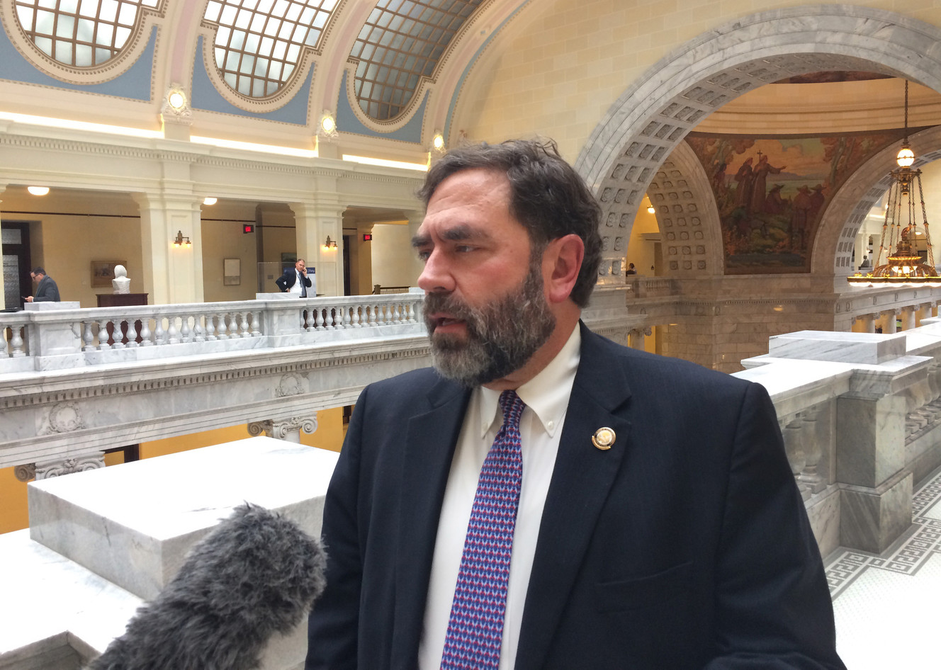 Bill barring ban of incentives to landlords renting to criminals passes committee