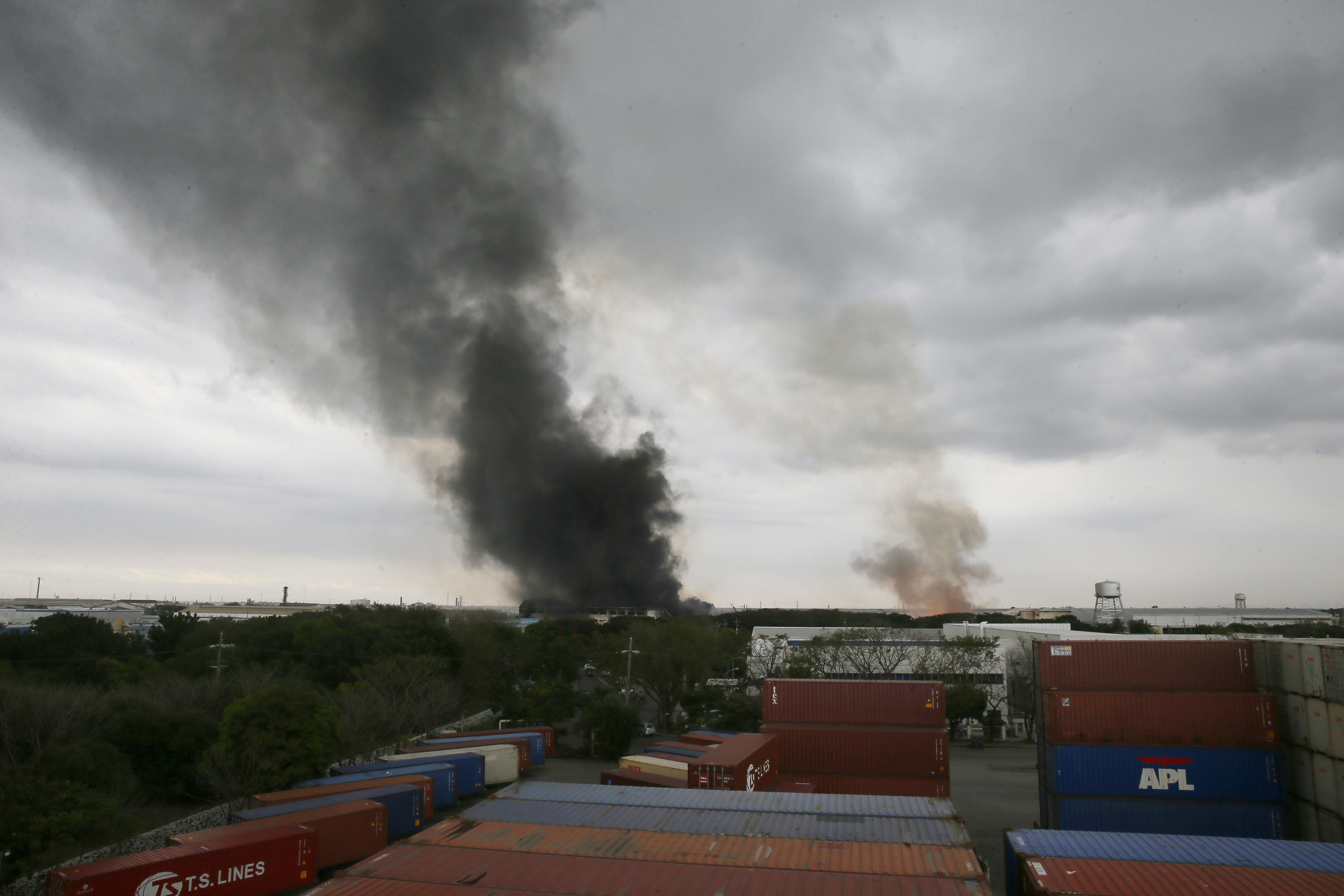 Governor: No sign of massive casualties in Philippine fire