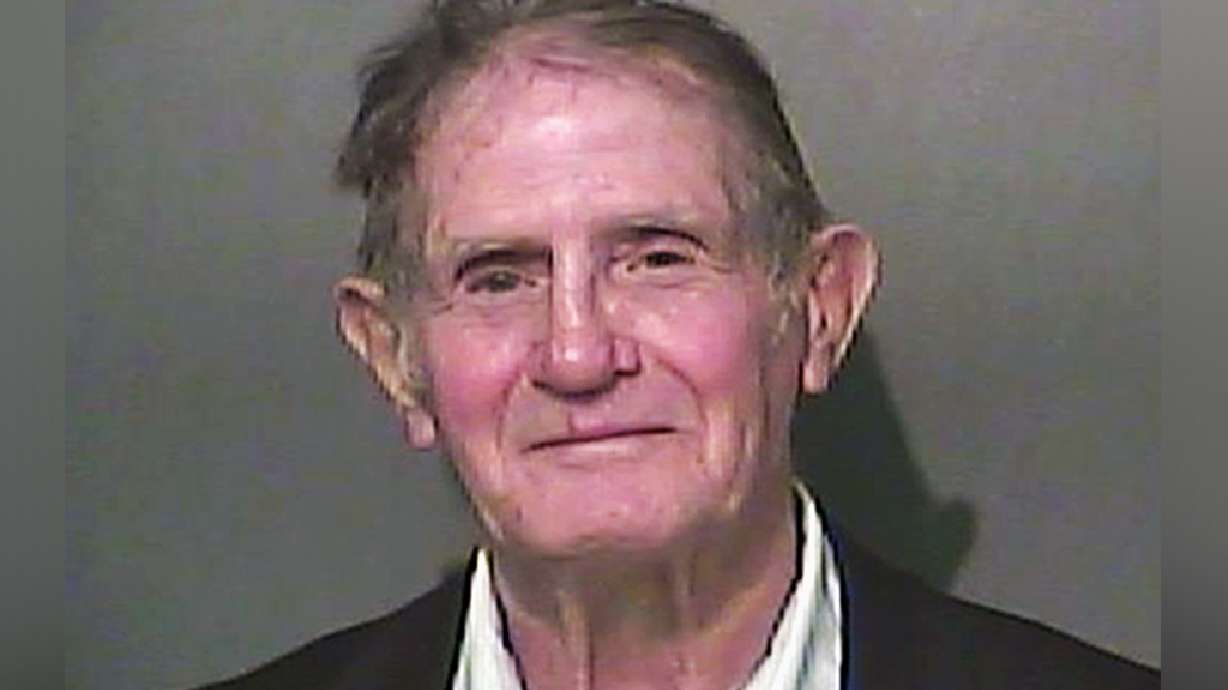 Indiana man on trial for punching officer at Elizabeth Smart event