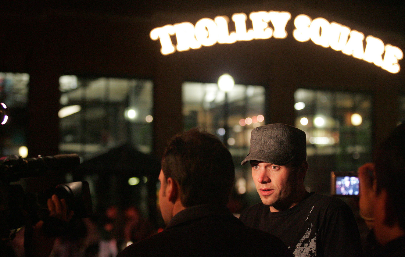 Police, bystanders and others gather around the outside of Trolley Square on Feb. 12, 2007. (Photo: Mike Terry, Deseret News, File)