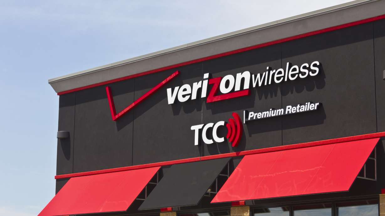 Verizon's new plan: Consumers win, investors lose