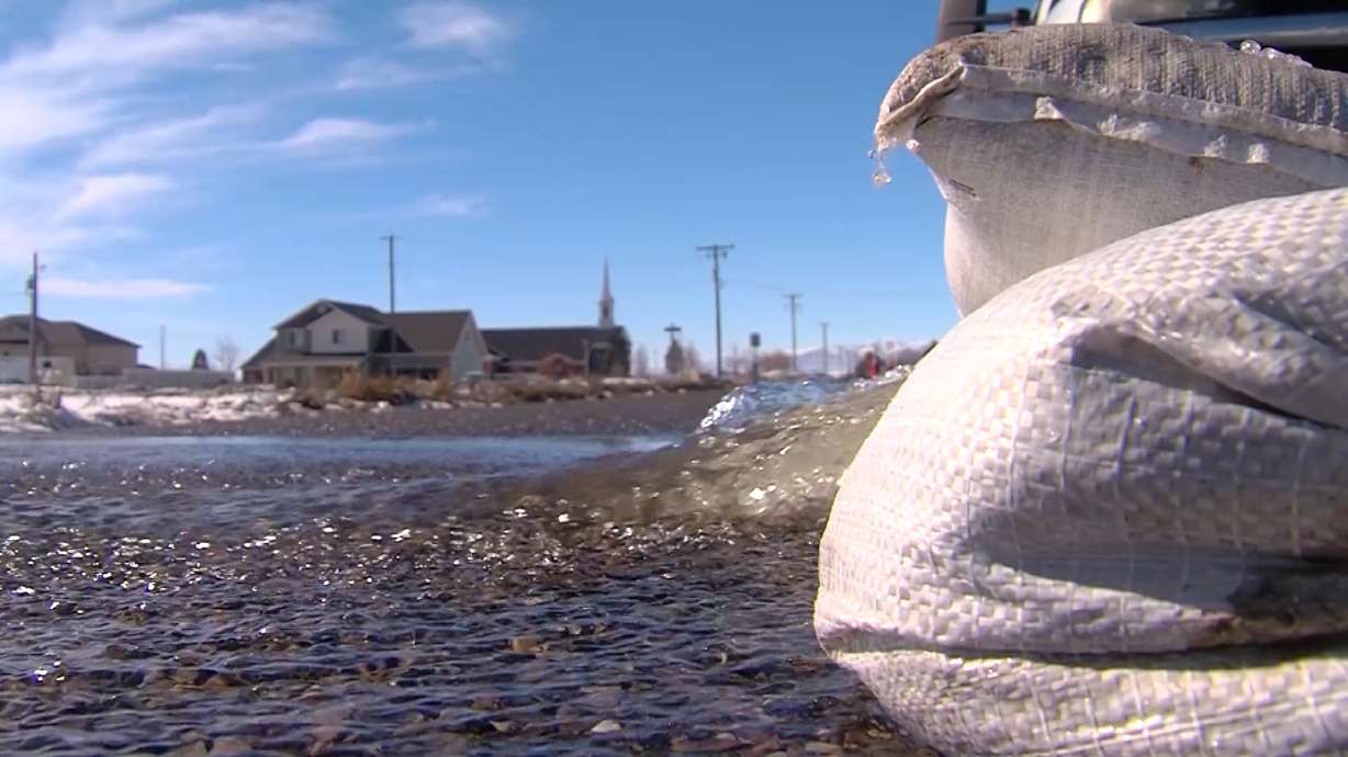 7 tips for salvaging carpets and clothes after a flood