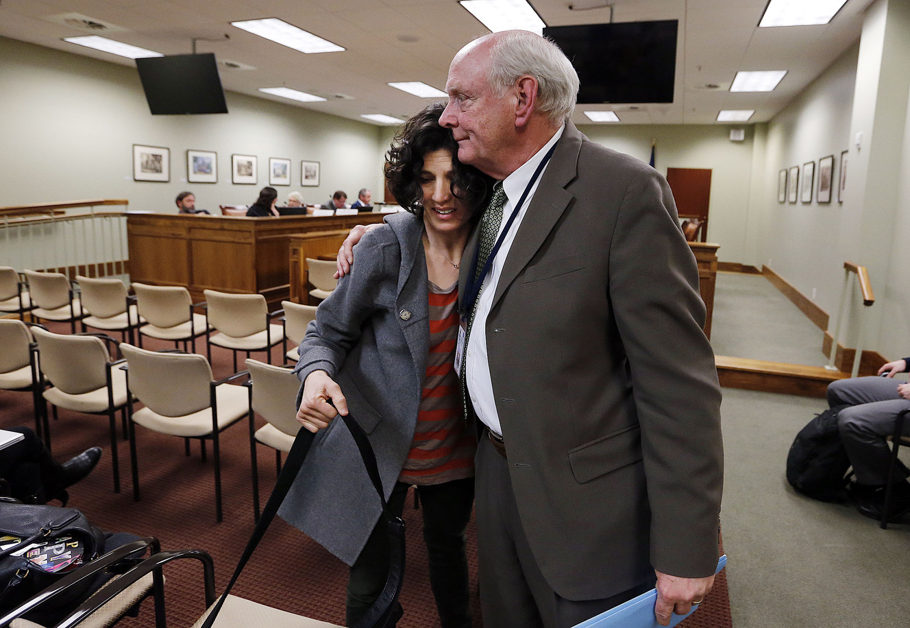 Bill raising minimum wage in Utah to $10.25 an hour held by committee