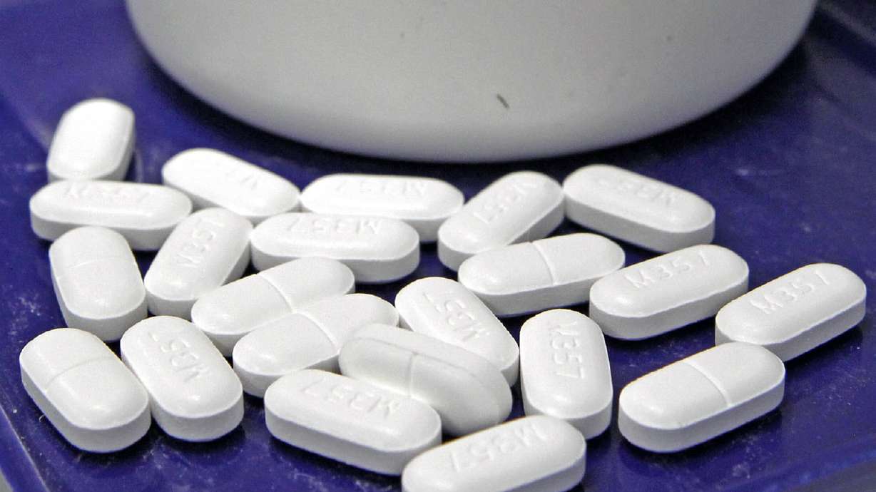 Soaring overdose deaths cut US life expectancy for 2nd year