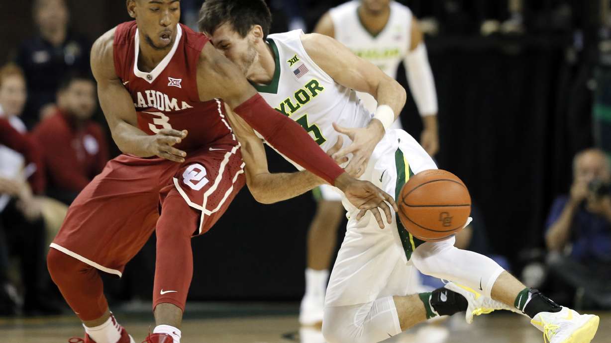No. 9 Baylor holds on 60-54 over Oklahoma to stay in 2nd