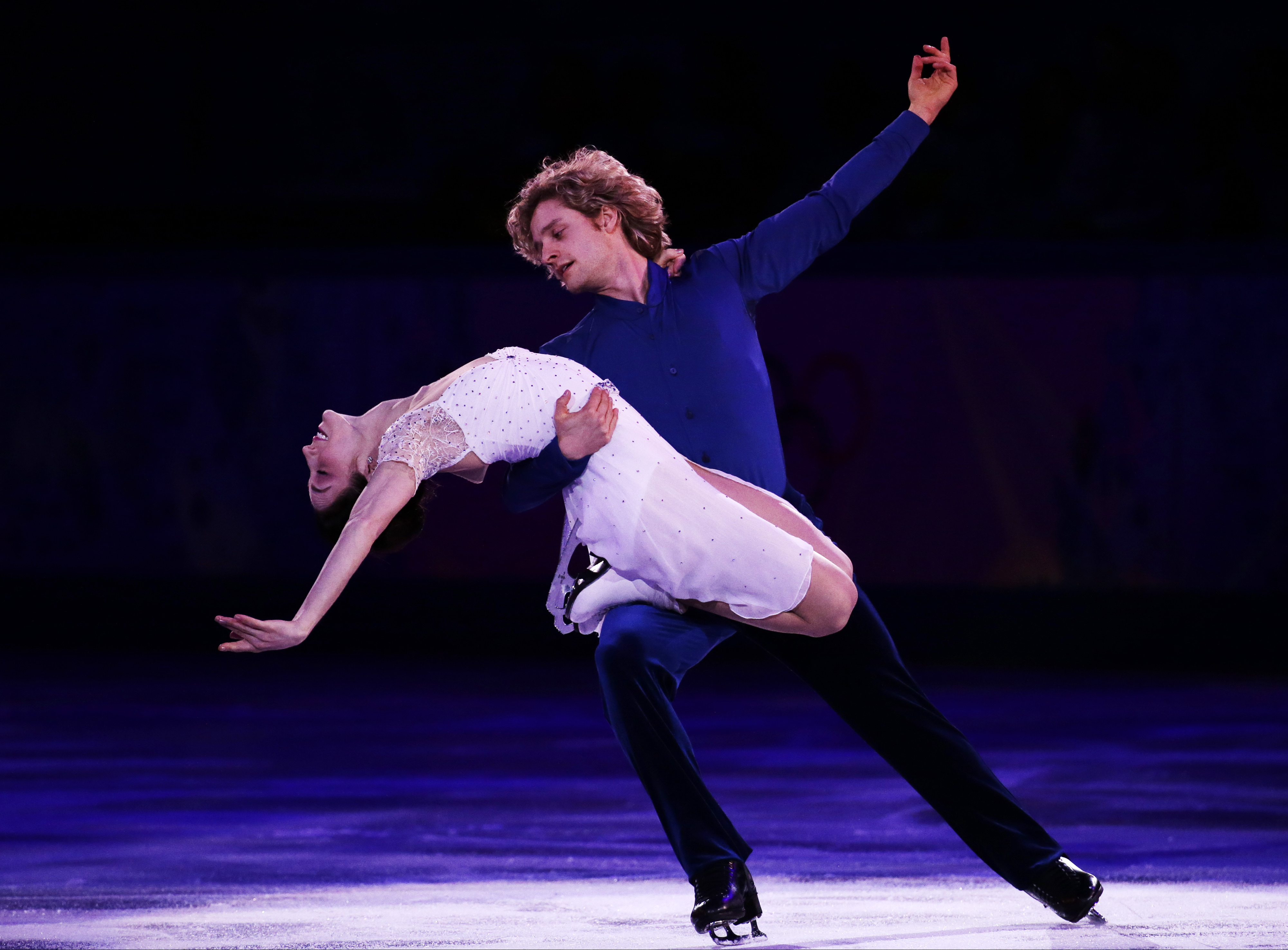 Ice dance champions Davis-White skipping 2018 Olympics