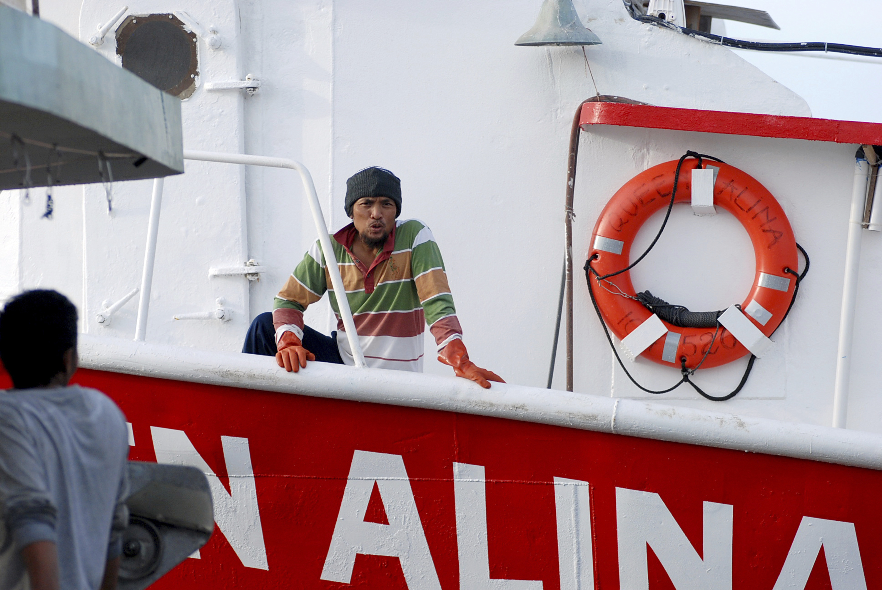 Hawaii bill would ban licenses for some foreign fishermen