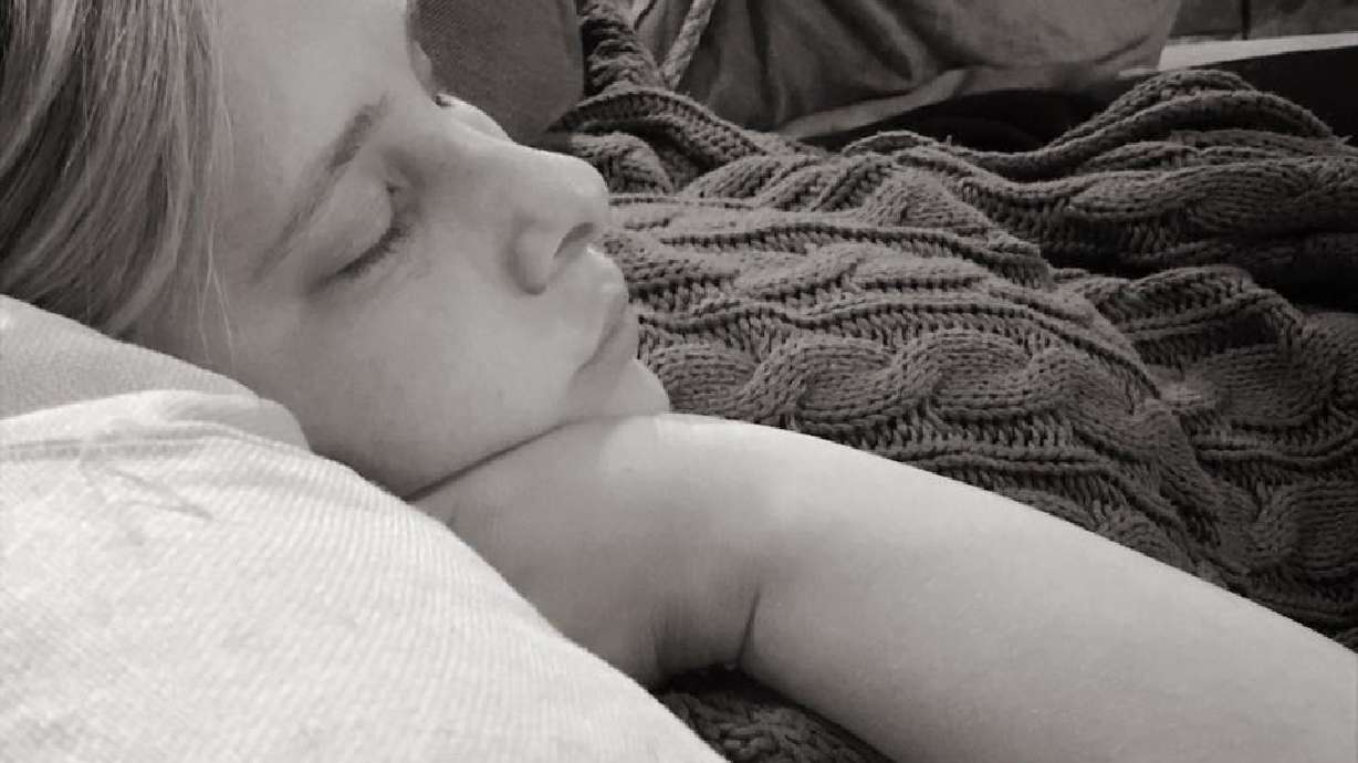 Mom carrying baby without brain to term — to donate the organs