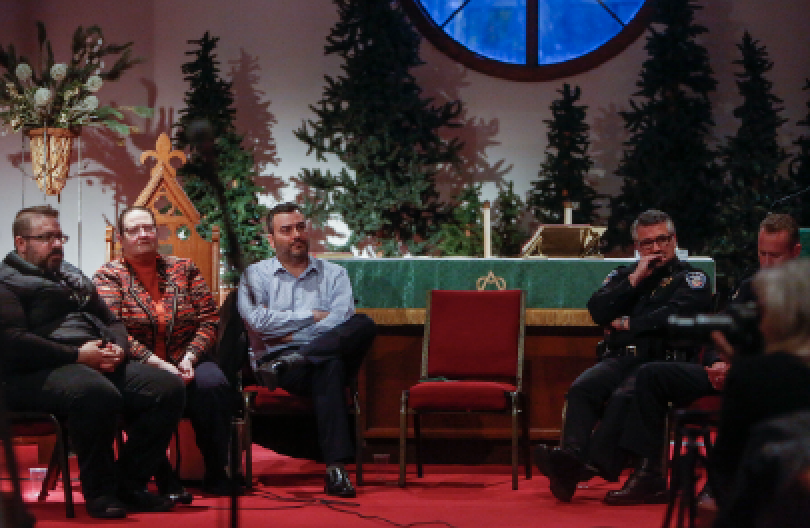 Police cheered at Park City meeting after vowing not to assist feds with deportation efforts