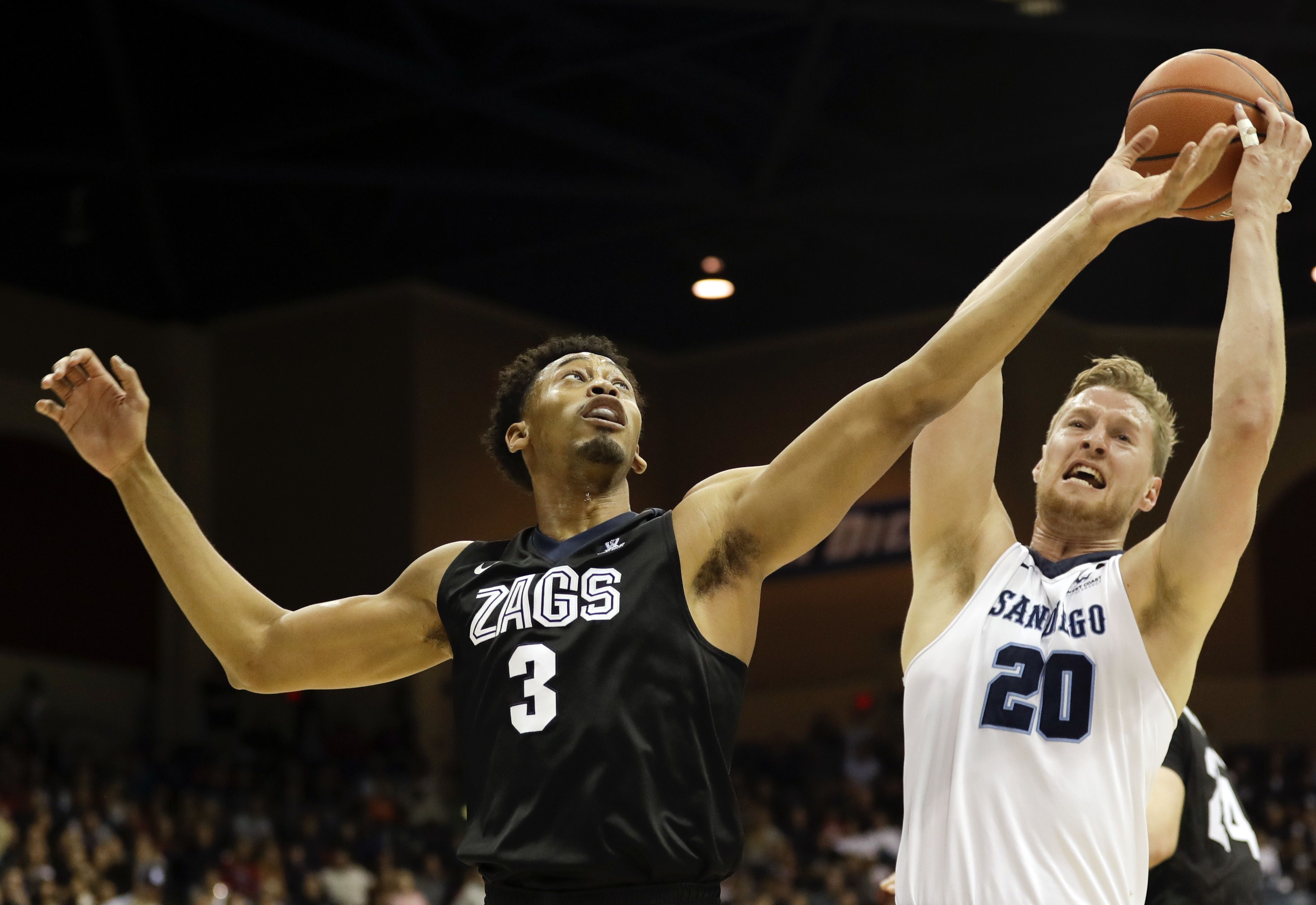 No. 1 Gonzaga stays perfect