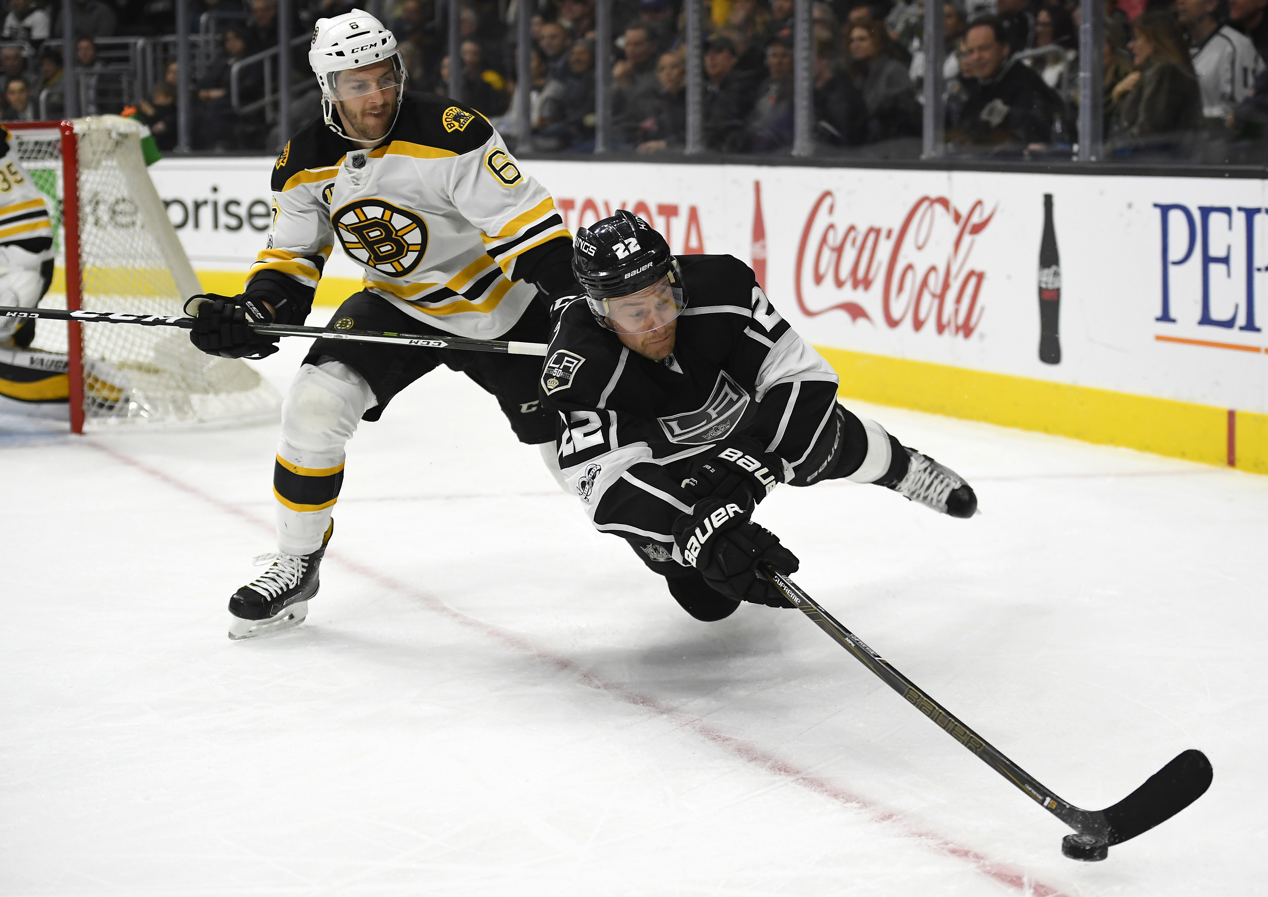 Bruins blast Kings 4-1, continue strong start for Cassidy